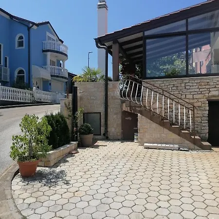 Apartman Vlado *